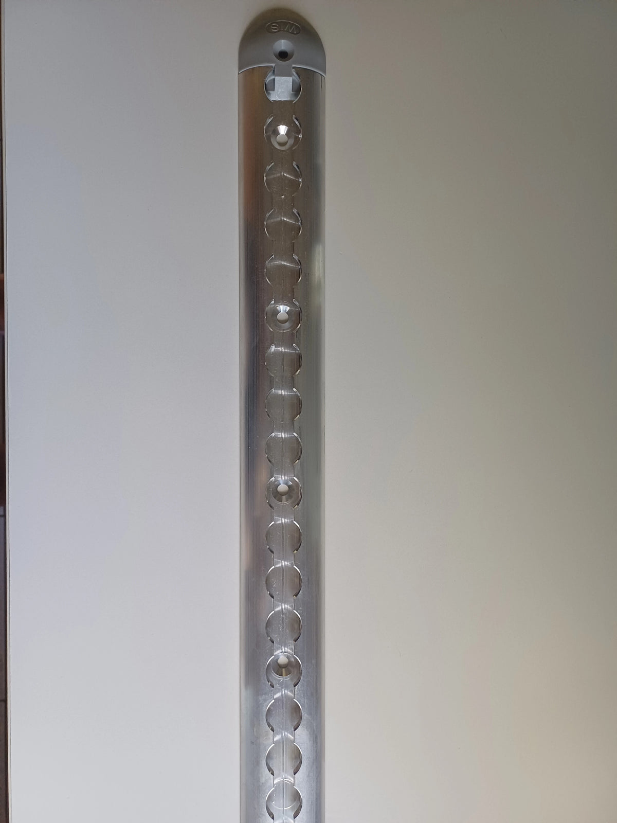 Aluminijska Airline vodilica sa završnim kapicama (150 cm x 5 cm)