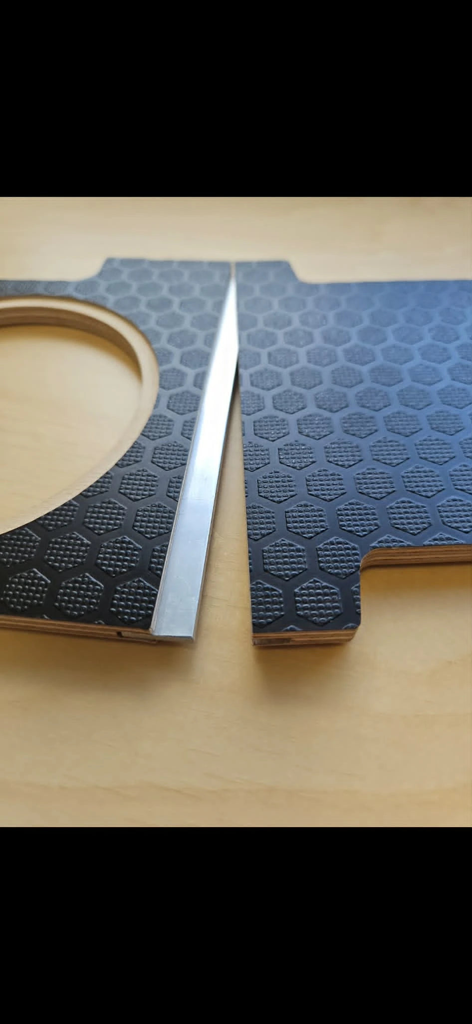Protuklizna podna obloga Ford Transit 2014>(L4), MODEL S POGONOM NA STRAŽNJE KOTAČE(JEDNOSTRUKI) I 1 KLIZNA VRATA