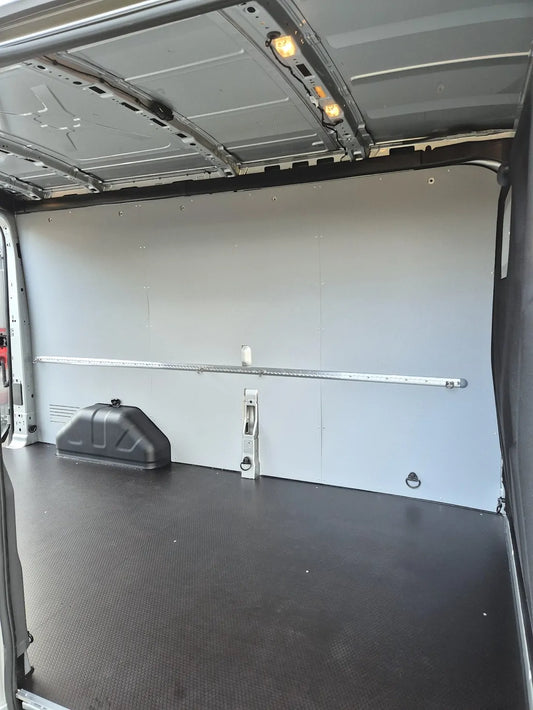Bočna obloga Volkswagen Crafter 2017>(L4H3), MODEL S POGONOM NA PREDNJE KOTAČE I 1 KLIZNA VRATA
